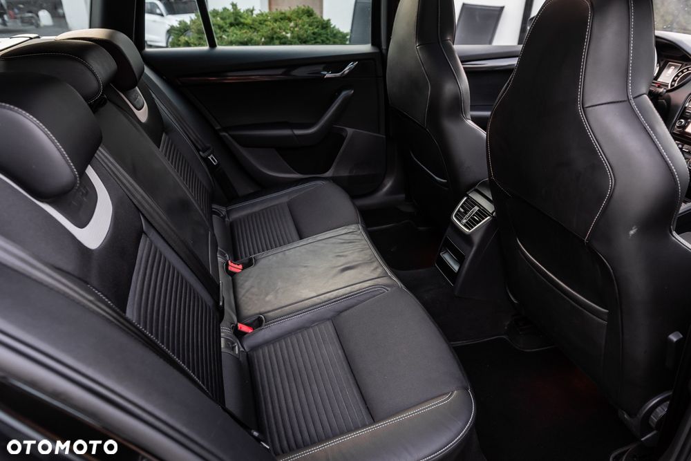 Skoda Octavia 2.0 TDI DSG RS - 20