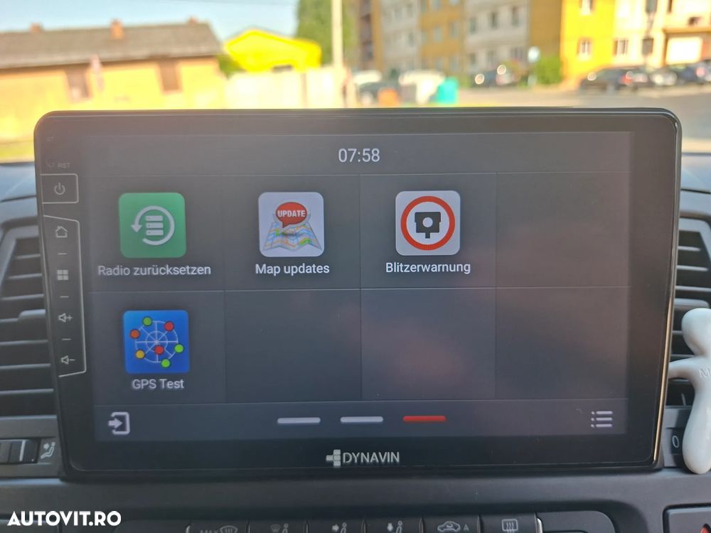 VOLKSWAGEN Multivan 2011 — imagine 23