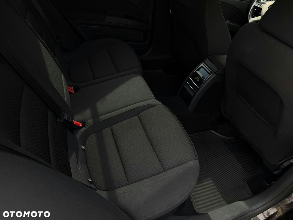 Skoda Superb 2014 photo 5