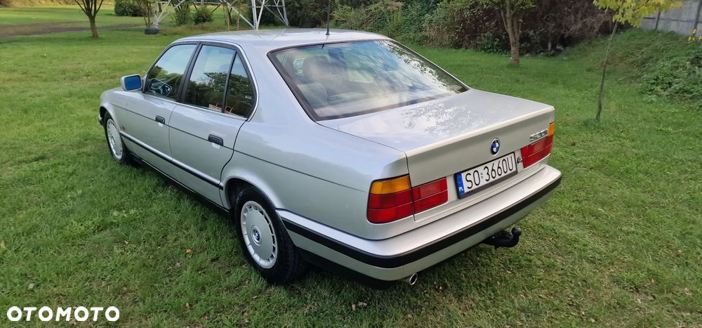 BMW Seria 5 520i - 24