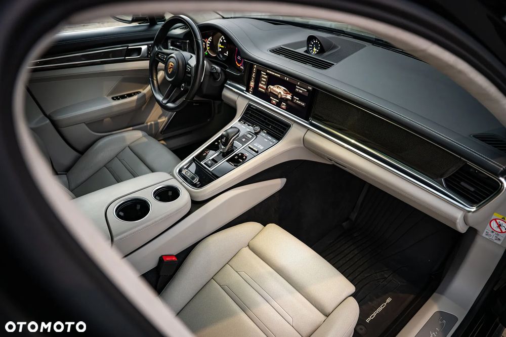 Porsche Panamera - 25