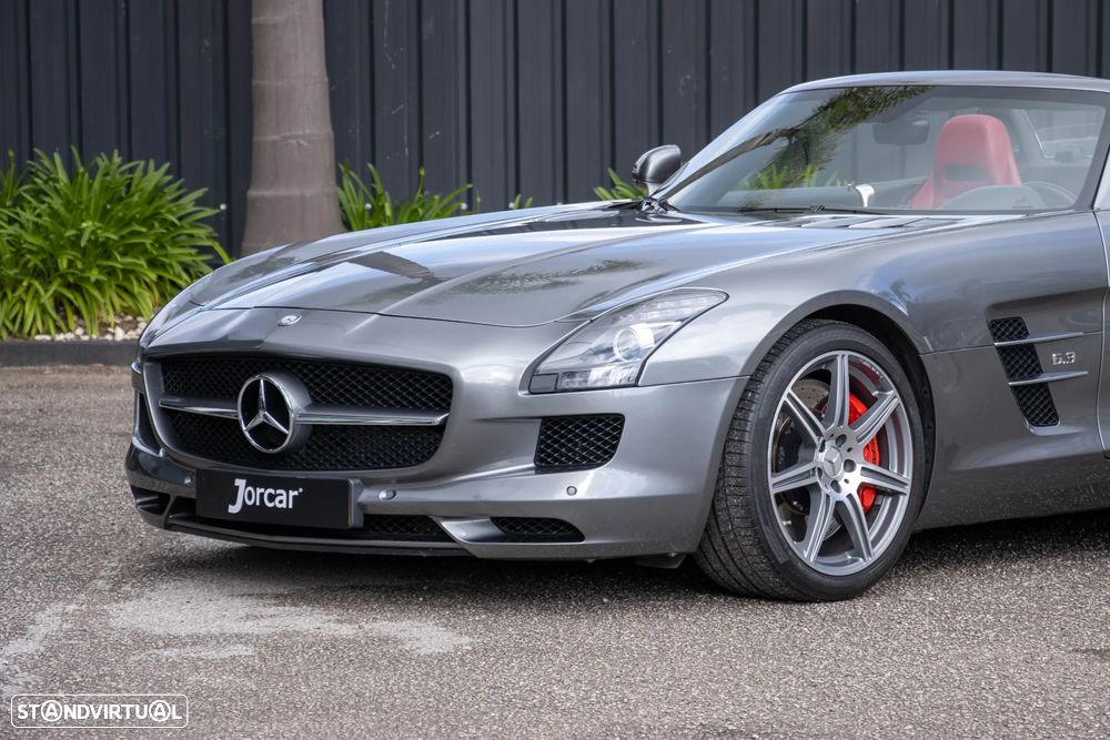 Mercedes-Benz SLS 63 AMG Roadster - 6