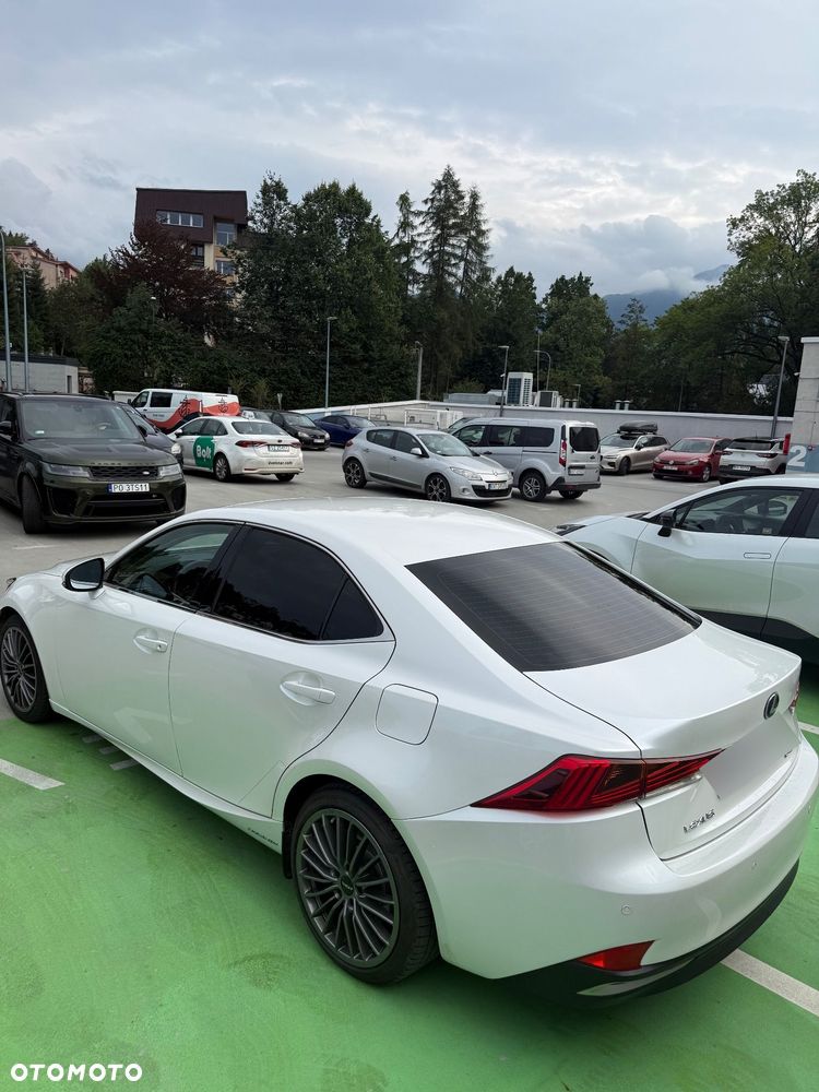 Lexus IS 300h Business Edition - 10