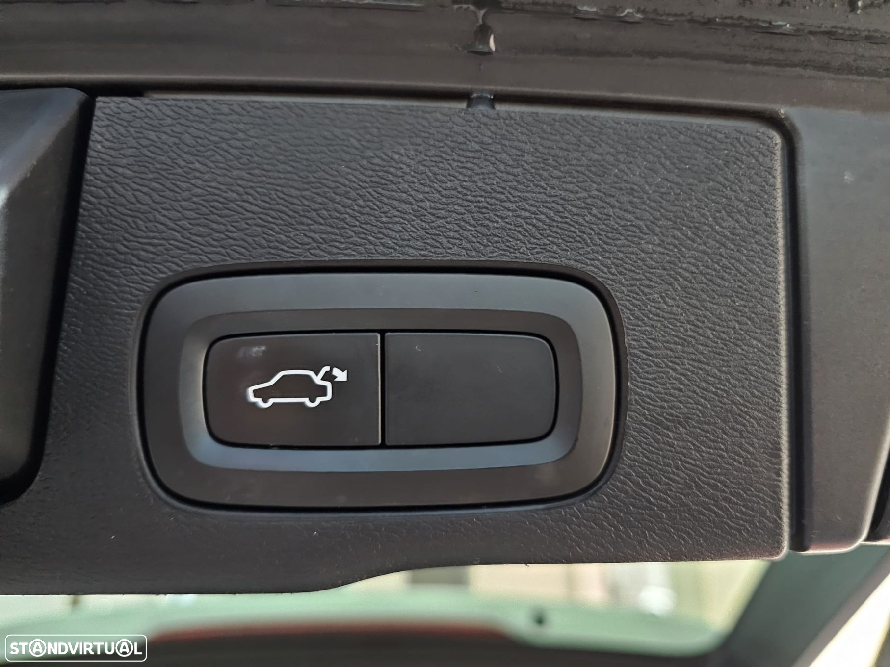 Volvo XC 60 2.0 D4 R-Design Geartronic - 26