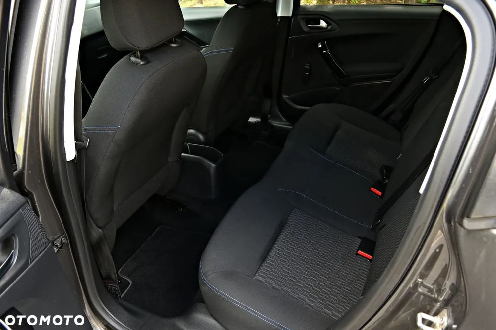 Peugeot 208 1.2 PureTech Style - 32