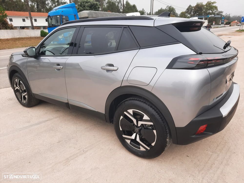 Peugeot e-2008 54 kWh Allure - 12