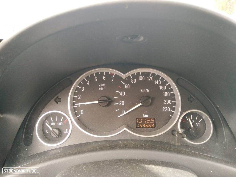 Opel Corsa 1.2 16V Confort - 4