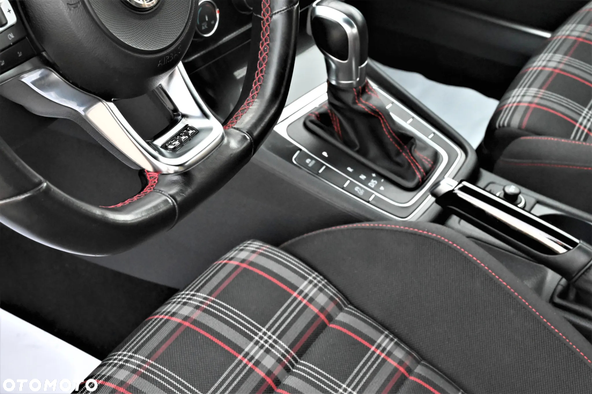 Volkswagen Golf - 18