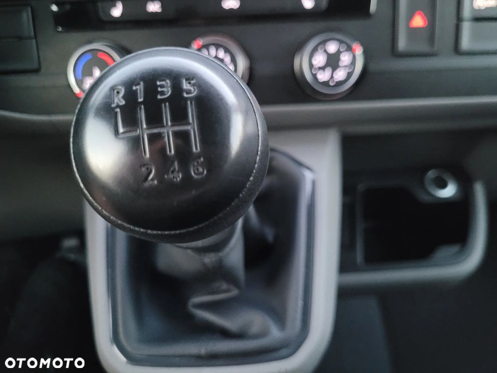 Volkswagen Transporter T6.1 - 16