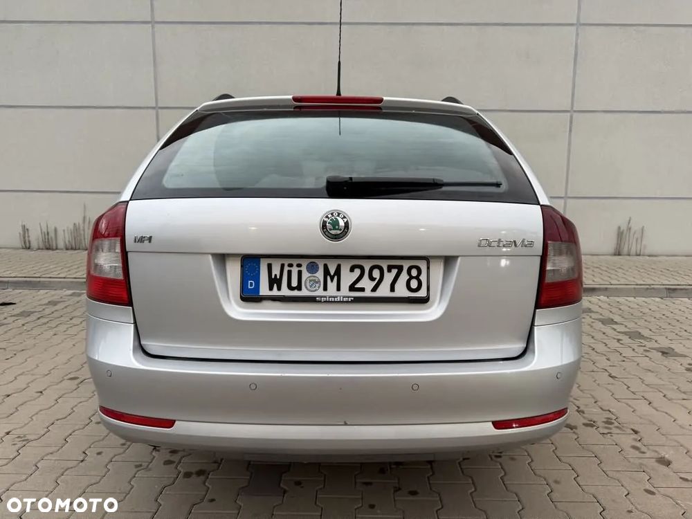 Skoda Octavia 1.6 Ambiente - 6