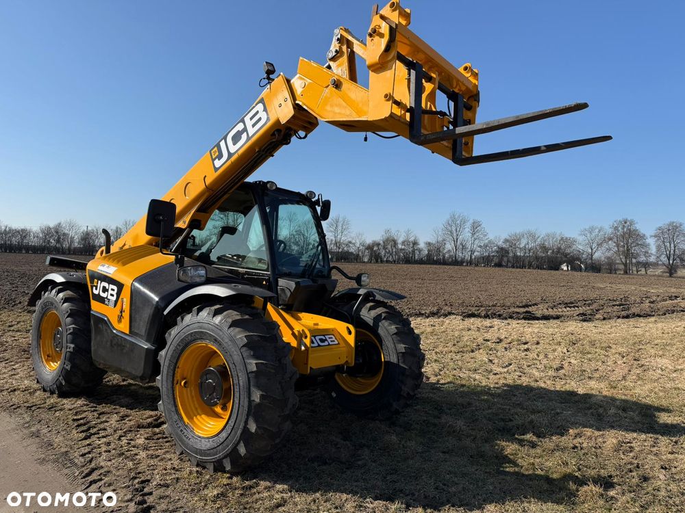 JCB Ładowarka teleskopowa Jcb 531-70 AGRI PLUS 2014 ROK Bardzo dobrze utrzymana 7 Metrów 3,1 Tony Klimatyzacja Ładna ładowarka - 2