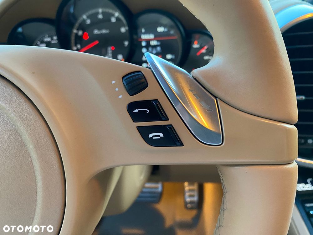 Porsche Cayenne Turbo - 22