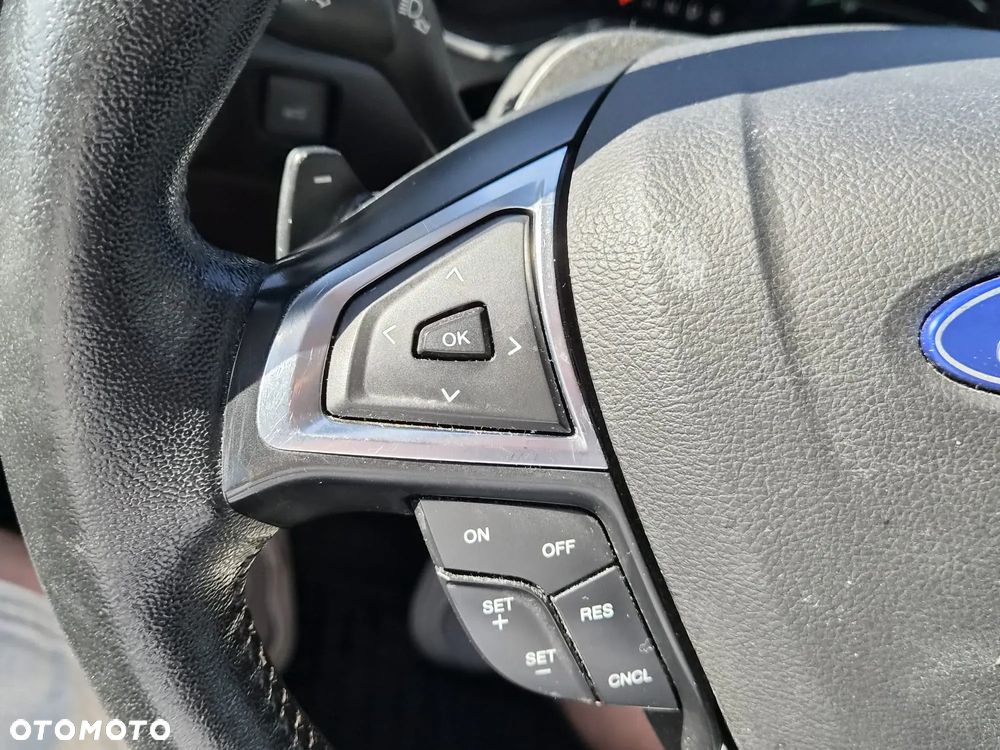 Ford Fusion 2.0 EcoBoost Titanium - 13