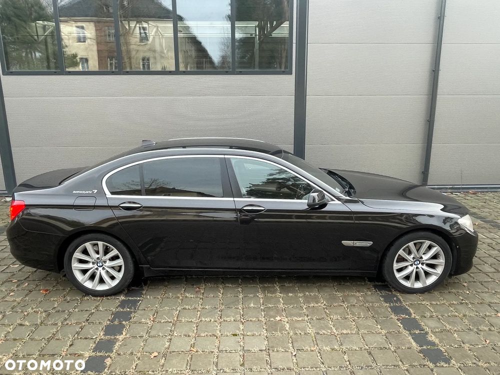 BMW Seria 7 750Li - 37