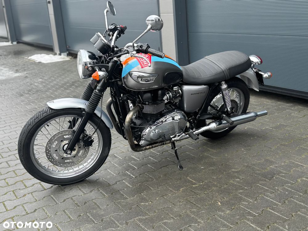 Triumph Bonneville - 3