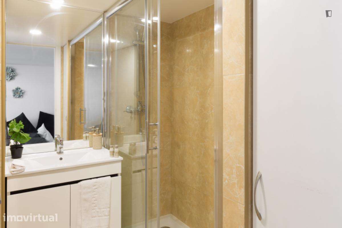 Apartamento com 3 quartos - localizado em Santo Ildefonso Porto - Grande imagem: 2/60