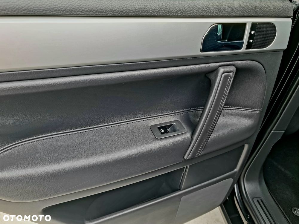 Volkswagen Touareg 3.2 V6 Automatik Individual - 33