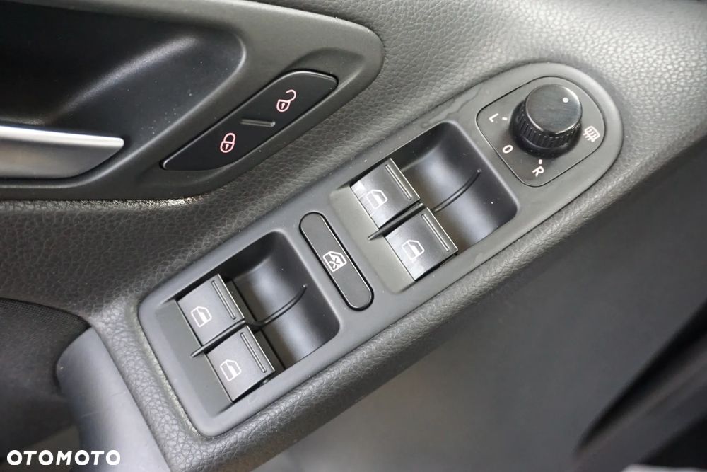 Volkswagen Golf 2.0 TDI DPF Comfortline - 25