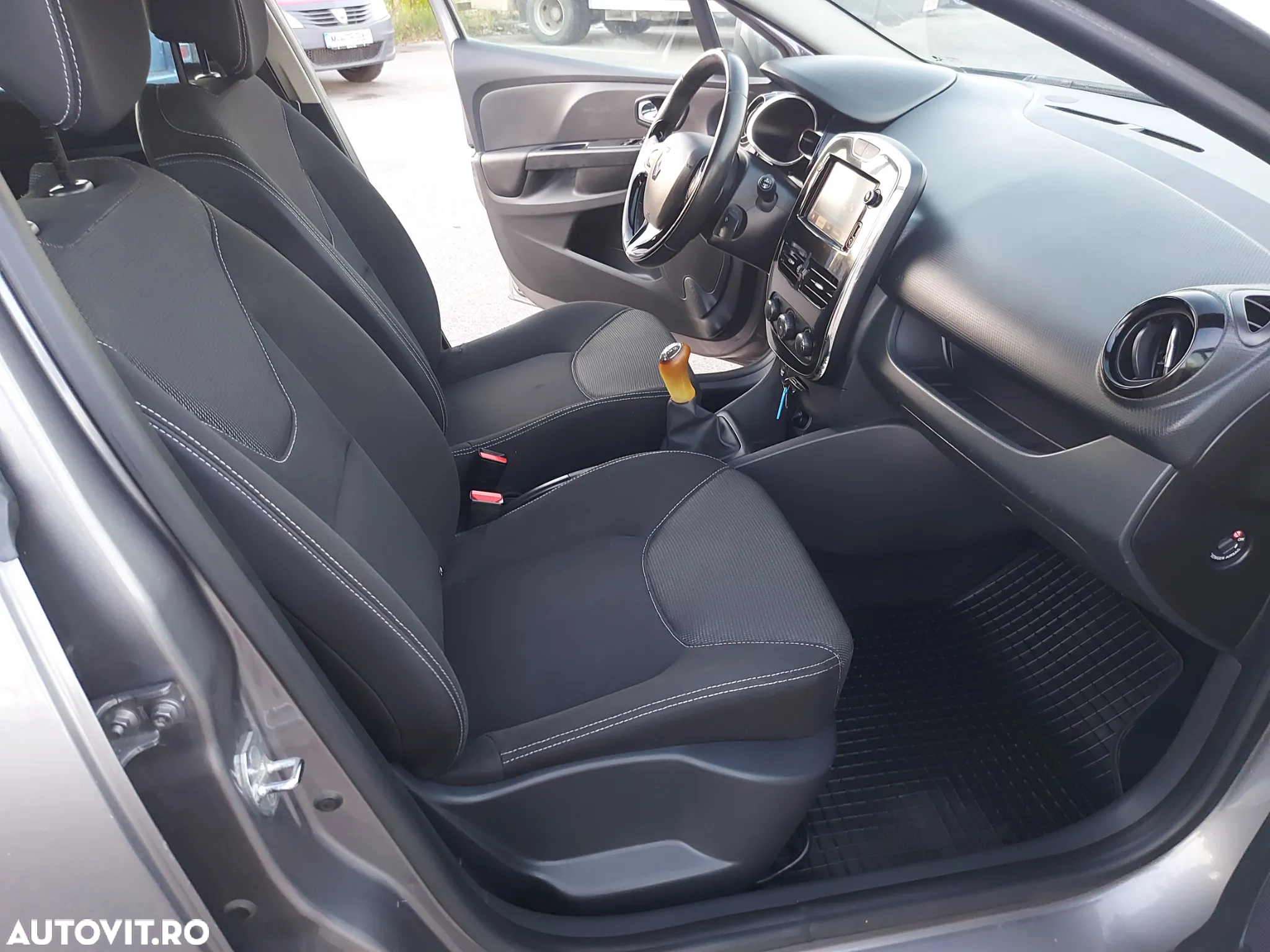 Renault Clio - 11