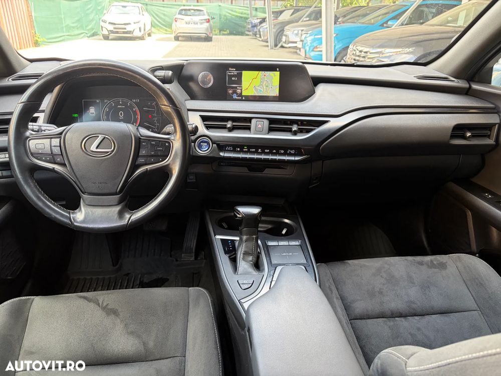 Lexus UX 250h Business Edition - 19