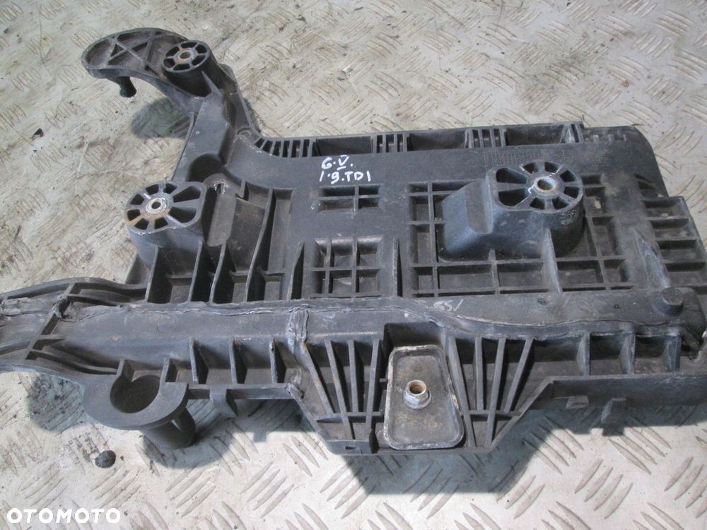 PODSTAWA AKUMULATORA VW GOLF V - 2