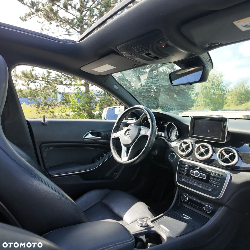 Mercedes-Benz CLA 250 4Matic 7G-DCT - 10