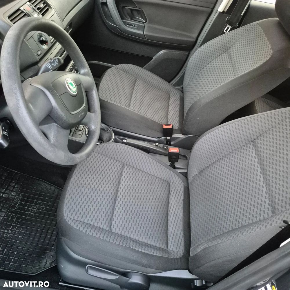 Skoda Fabia 1.2 HTP Cool Colour Edition - 9