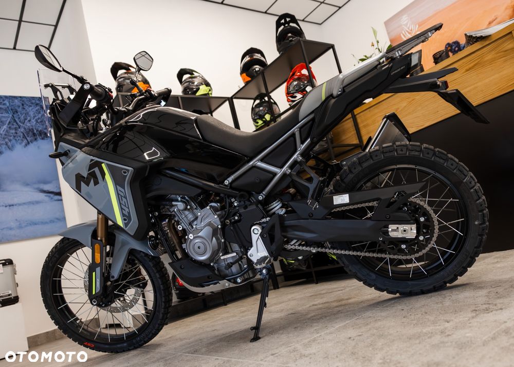 CFMoto MT - 16
