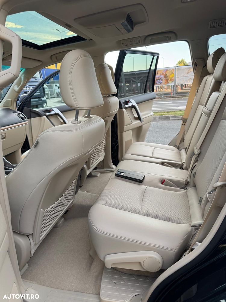 Toyota Land Cruiser - 22
