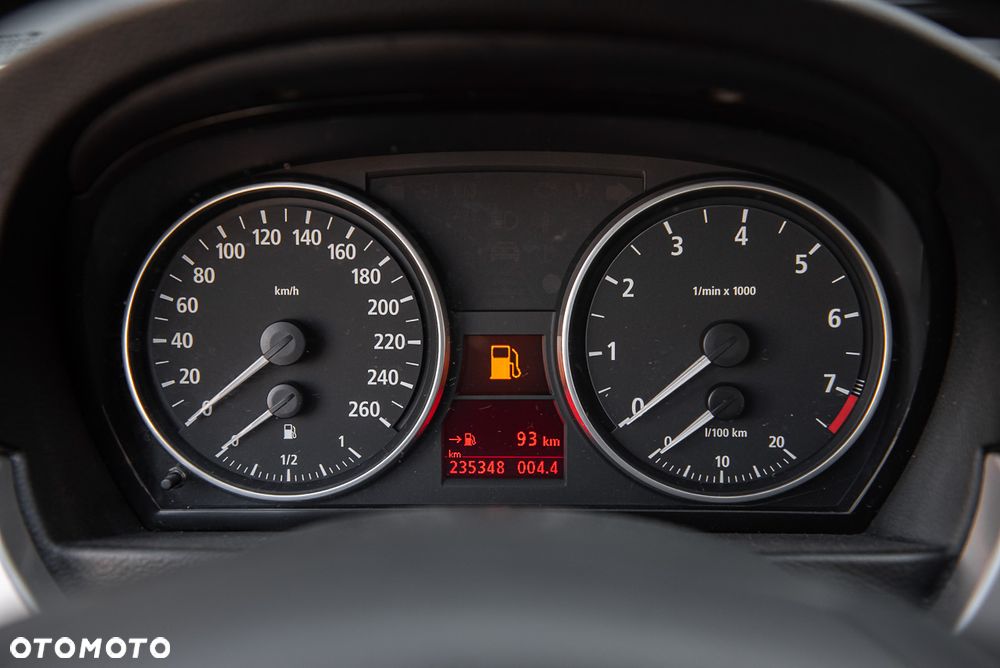 BMW Seria 3 325i - 23