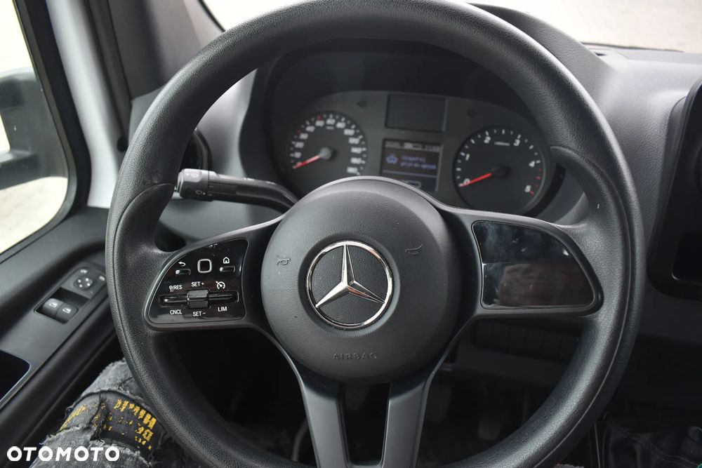 Mercedes-Benz Sprinter - 20