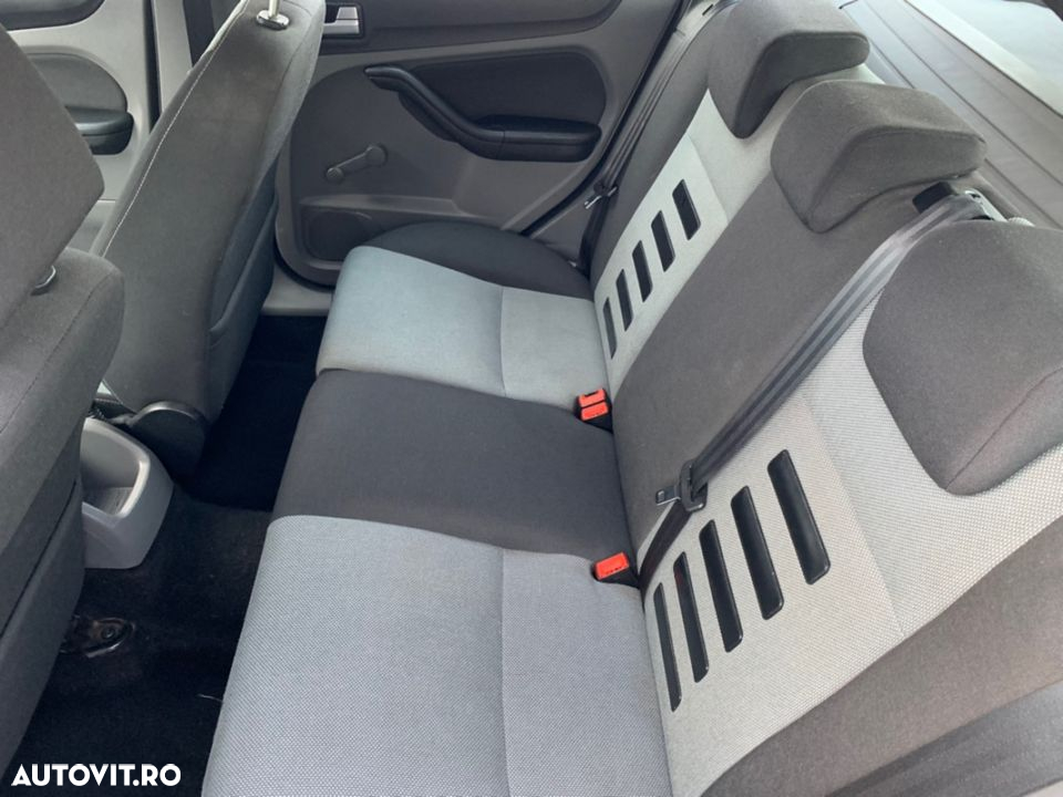 Ford Focus 1.6 16V Ambiente - 19