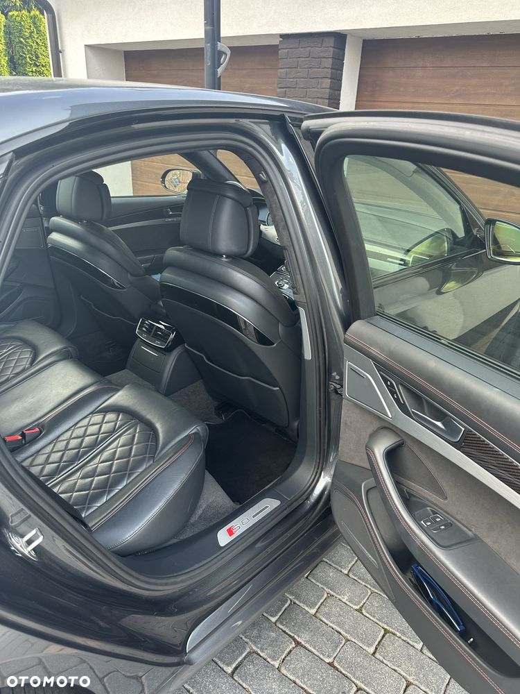 Audi S8 - 8