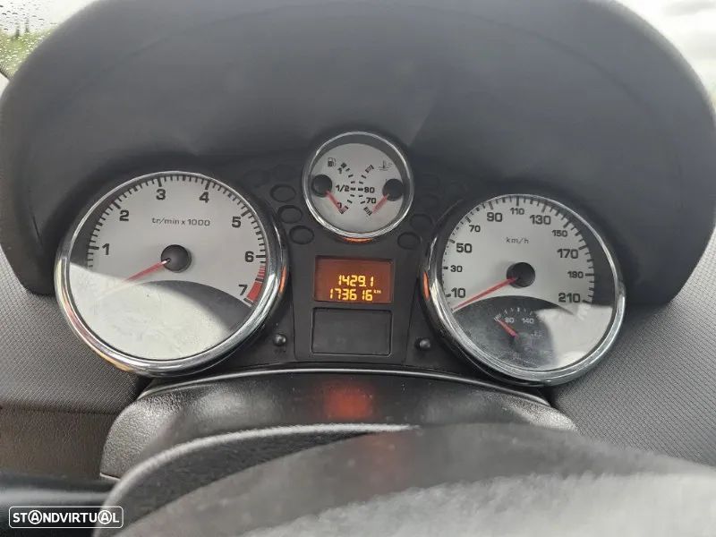 Peugeot 207 1.4 16V Trendy - 10