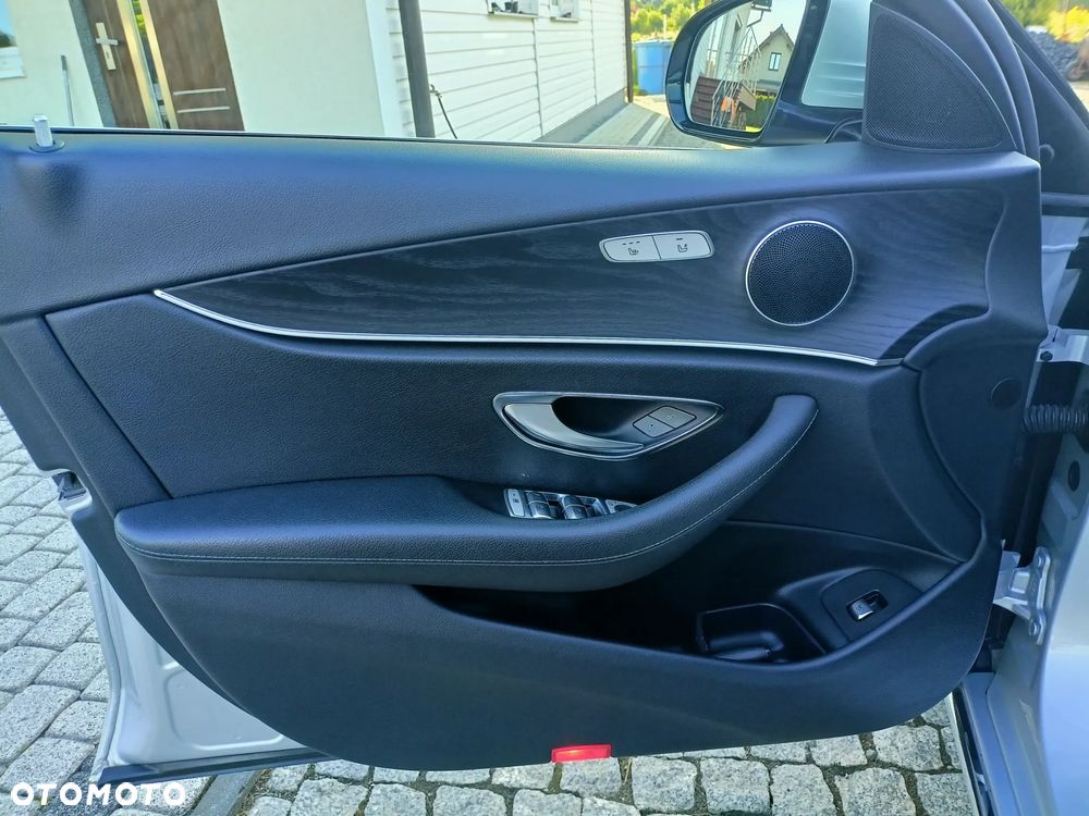 Mercedes-Benz Klasa E 220 d 9G-TRONIC - 34