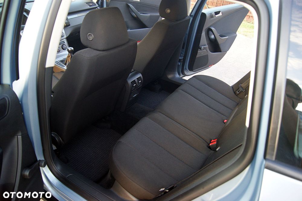 Volkswagen Passat 2.0 TDI DPF BlueMotion Technology Comfortline - 27