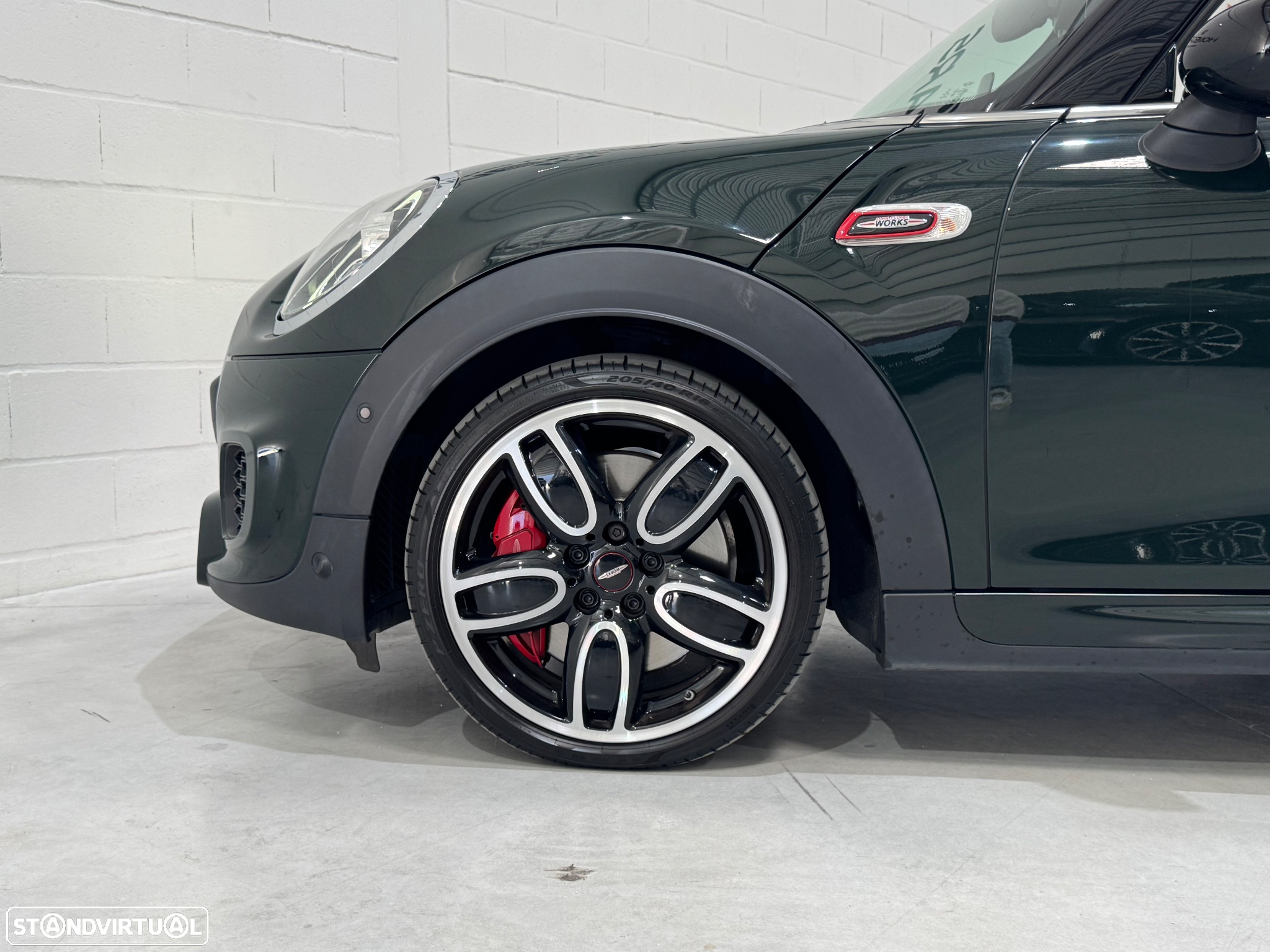 MINI Cabrio John Cooper Works - 24