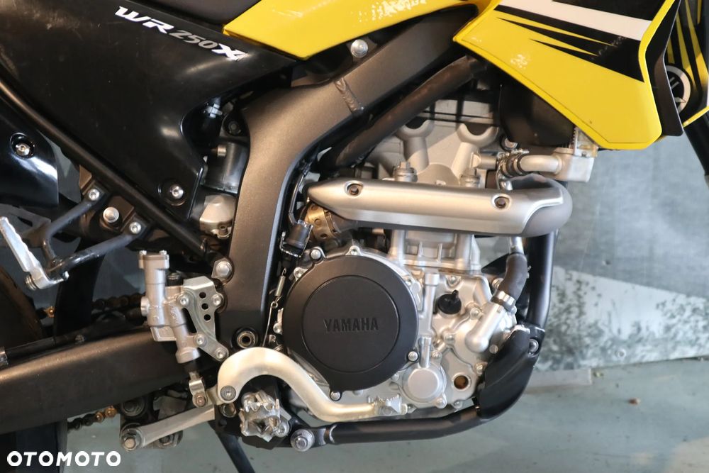 Yamaha WR - 16