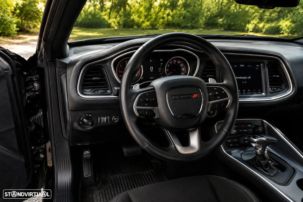 Dodge Challenger Auto SXT Plus - 24
