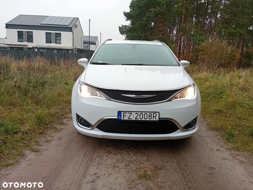 Chrysler Pacifica - 1