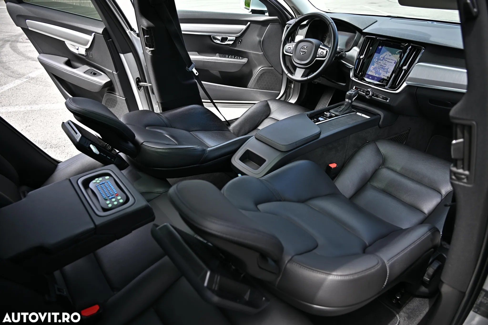 Volvo V90 D5 AWD Geartronic Momentum - 6