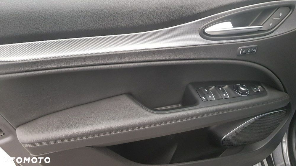 Alfa Romeo Stelvio - 20