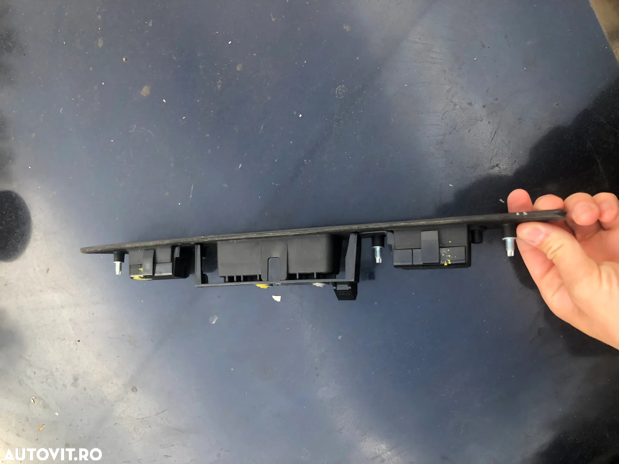 Bagheta portbagaj buton deschidere lampi Audi A4 B7 break - 3