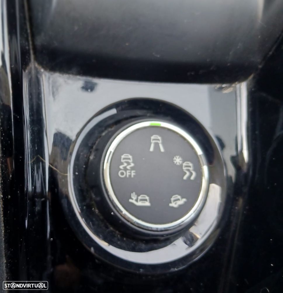 Peugeot 2008 1.2 PureTech Allure EAT6 - 17