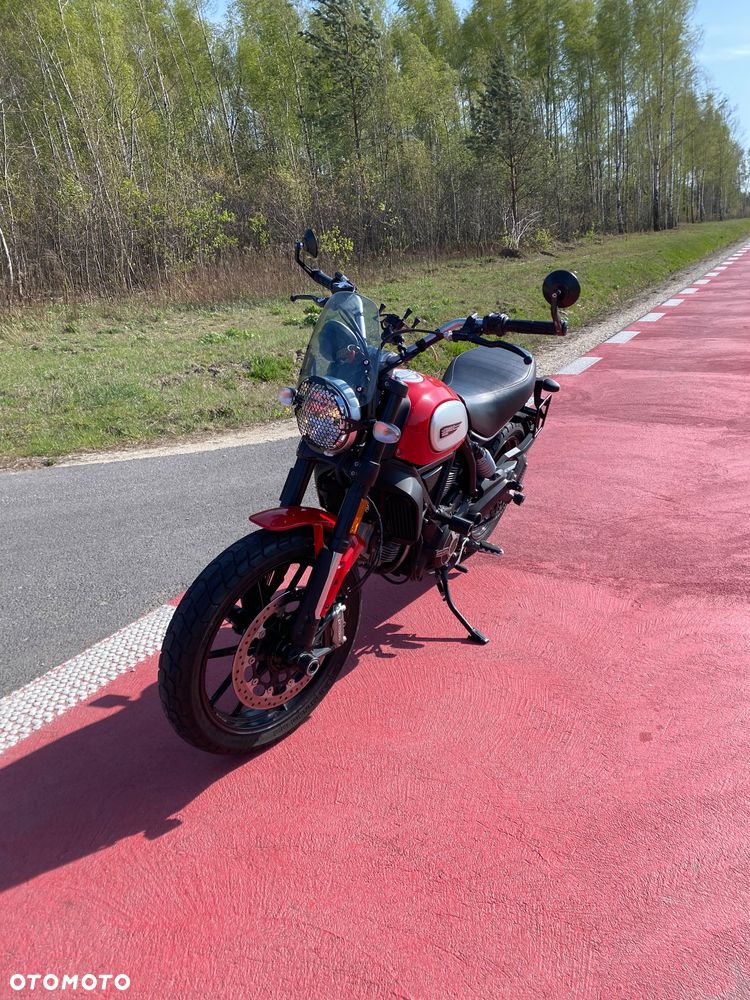 Ducati Scrambler - 11