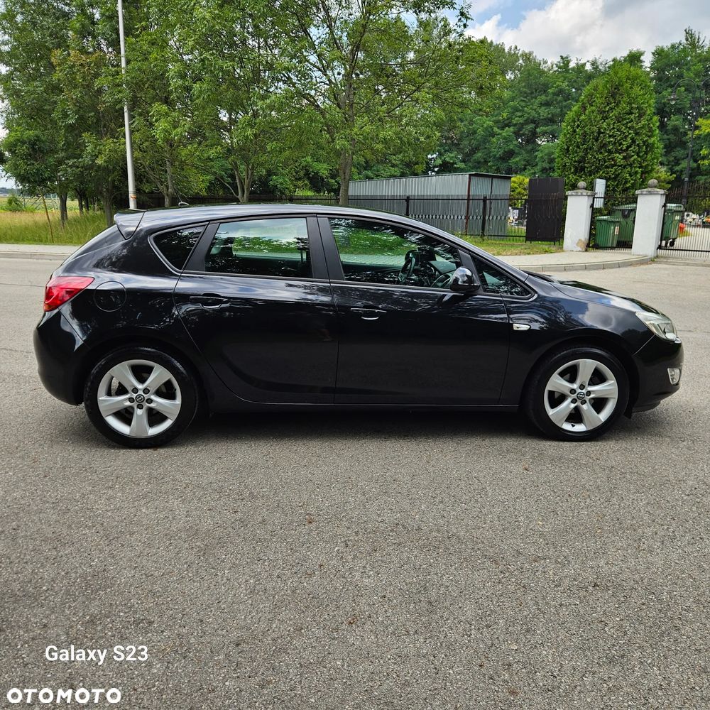 Opel Astra 1.6 Color Edition - 9