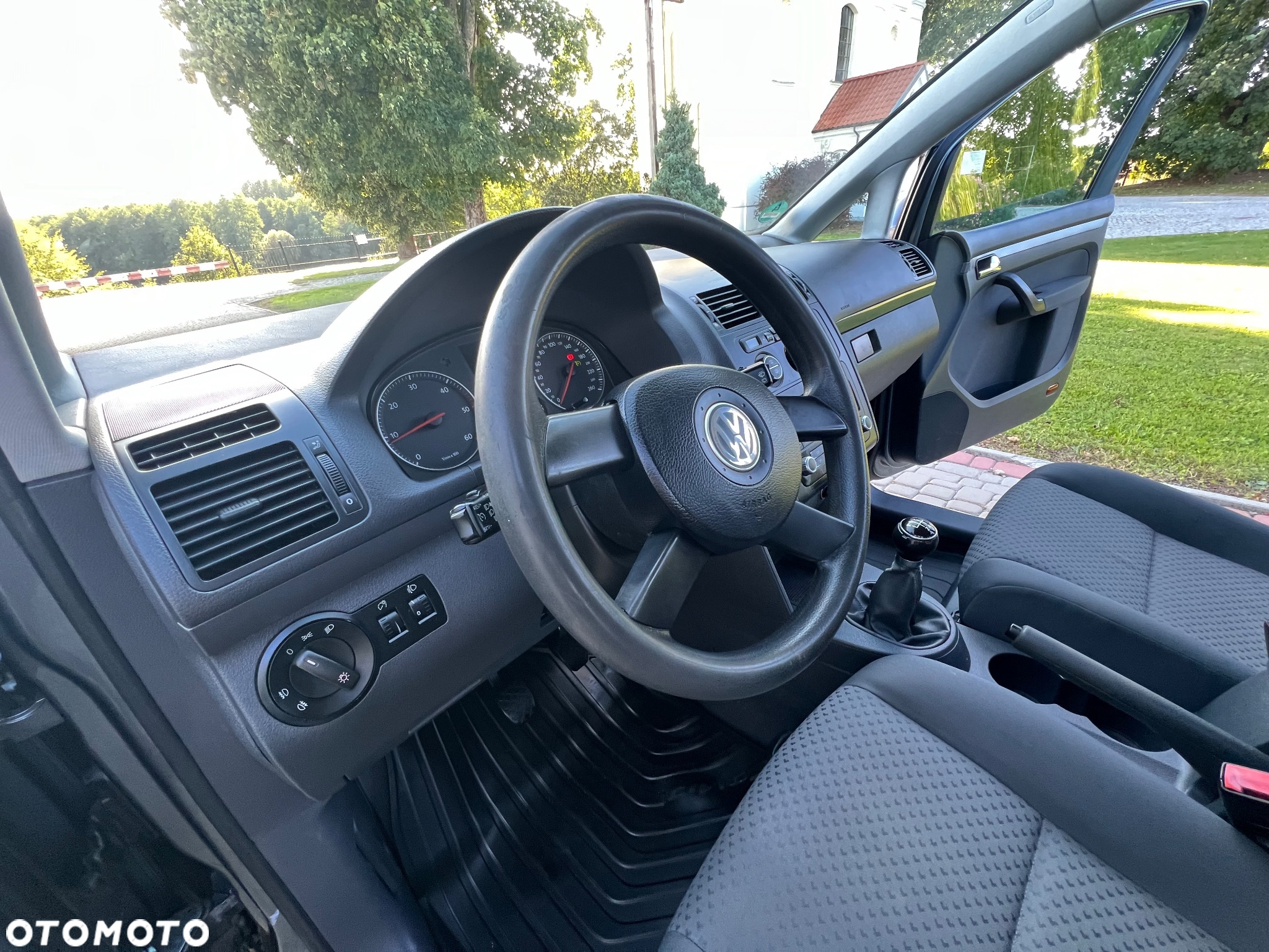 Volkswagen Touran - 29