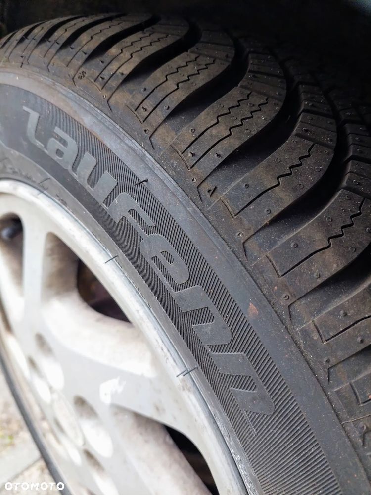 Nissan Almera Tino 1.8 Visia - 9