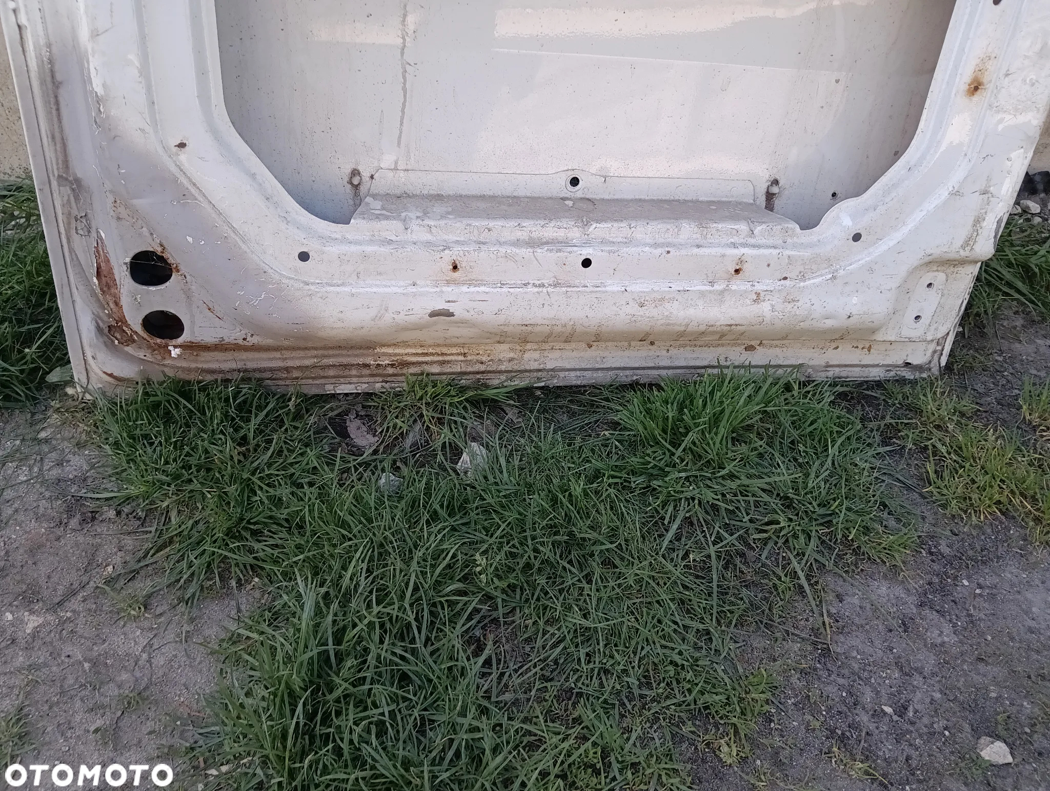 Drzwi tylne prawe Iveco Daily 2,3 - 3,0 1999 - 2014 - 10