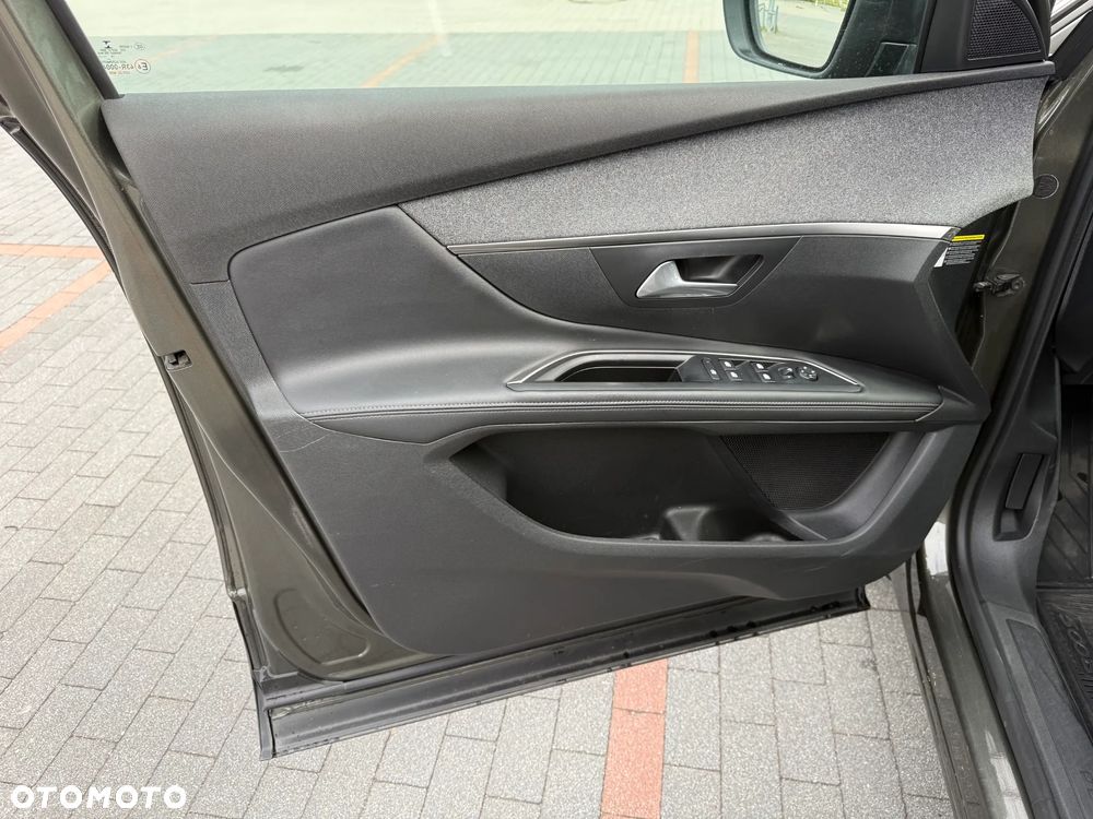Peugeot 5008 1.6 PureTech Allure S&S EAT8 - 19